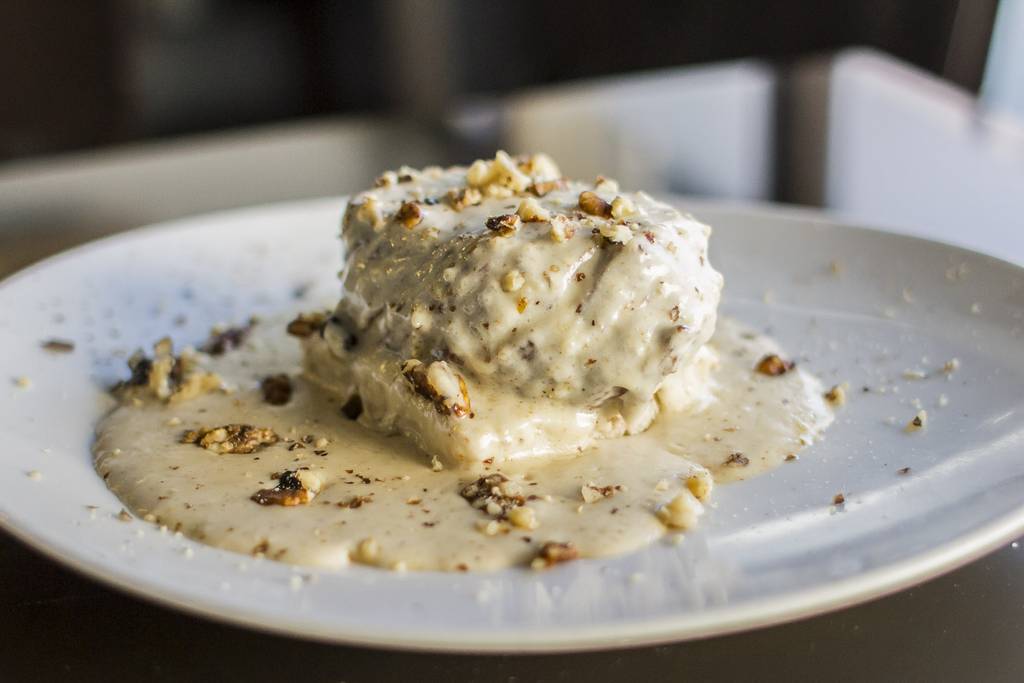 Scopri La Ricetta Del Filetto Di Manzo In Salsa Di Noci Raf